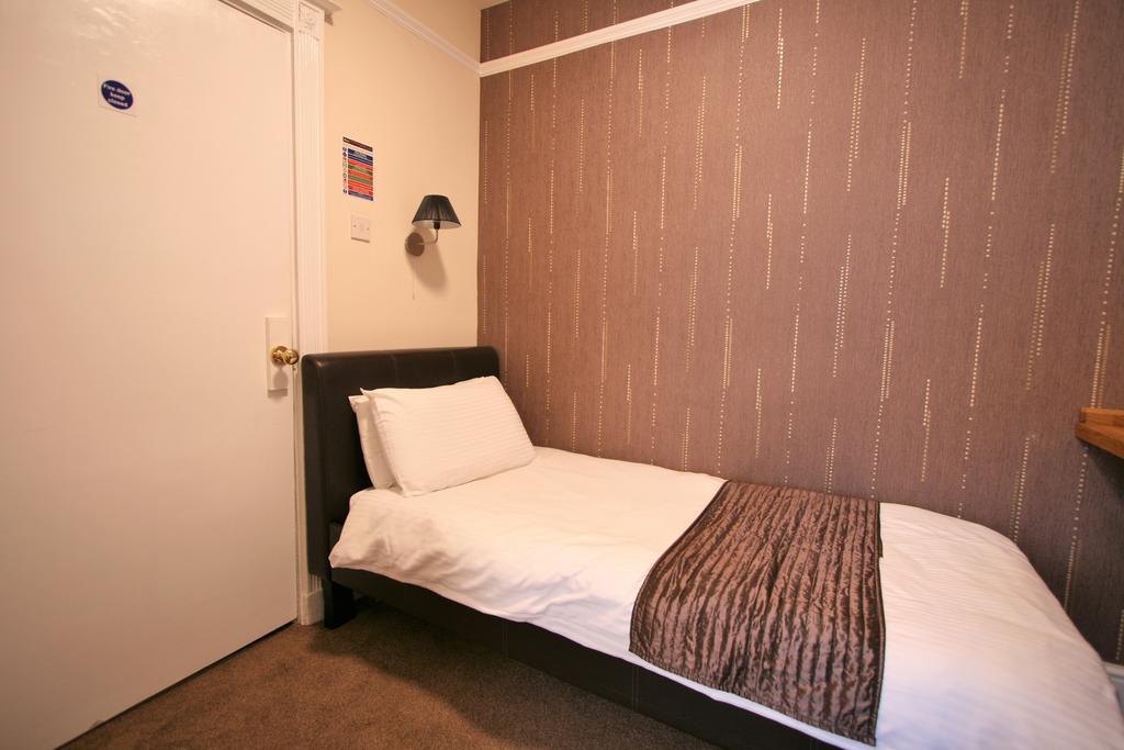 เซ็นทรัล โฮเต็ล Hotel เชลเทนแฮม ภายนอก รูปภาพ